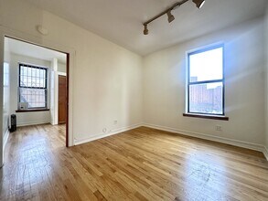 122 La Salle St, Unit 9 in New York, NY - Building Photo - Building Photo