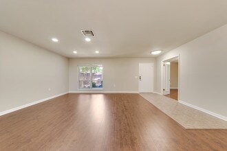 4026 Barrington St in San Antonio, TX - Building Photo - Building Photo