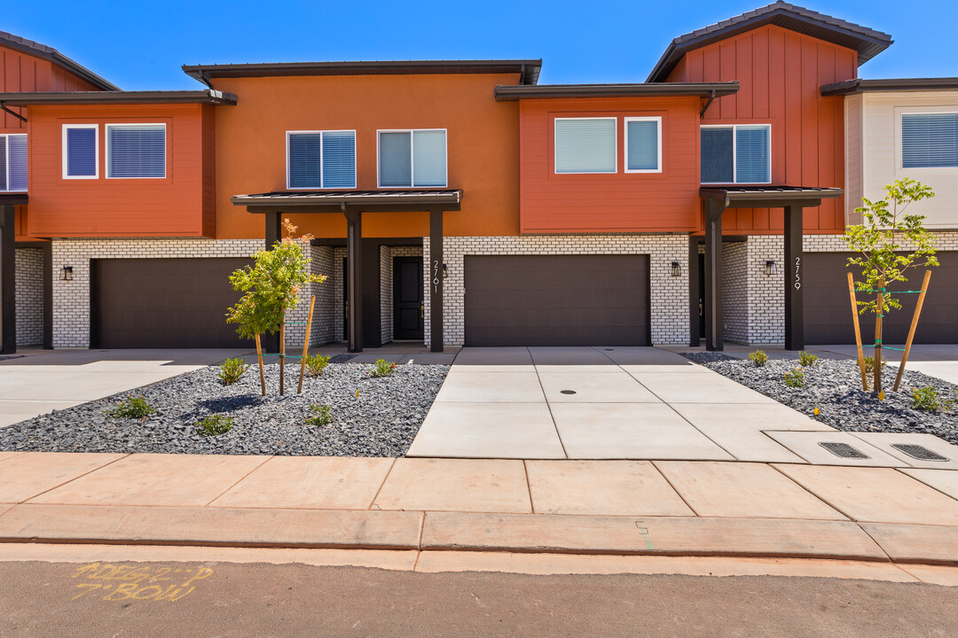 Coyote Landing in Santa Clara, UT - Building Photo