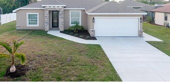 10150 Gulfstream Blvd in Englewood, FL - Building Photo