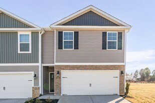 7020 Eclipse Trl in Whitsett, NC - Building Photo