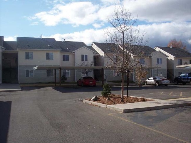 Shadow Mountain Apartments in Helena, MT - Building Photo - Building Photo