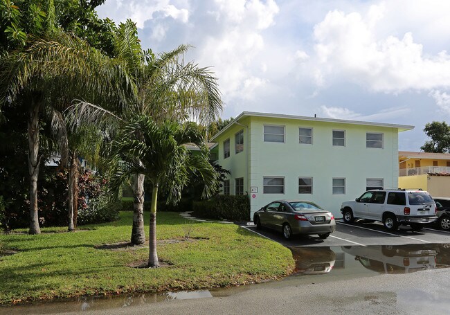 Island City Apartments in Oakland Park, FL - Foto de edificio - Building Photo