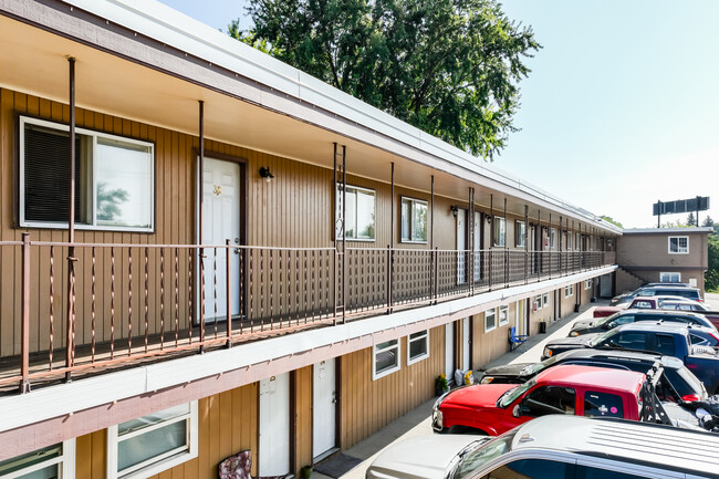 Buffalo Motel in Jamestown, ND - Building Photo - Building Photo