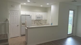 6042 SW 19th Ct in North Lauderdale, FL - Building Photo