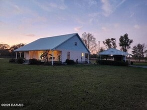 1025 Huval Rd in Breaux Bridge, LA - Building Photo - Building Photo