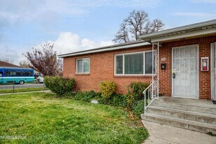 240 18th St in Sparks, NV - Building Photo