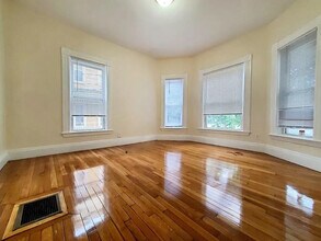 120 Beacon St, Unit 185-1 in Somerville, MA - Building Photo - Building Photo