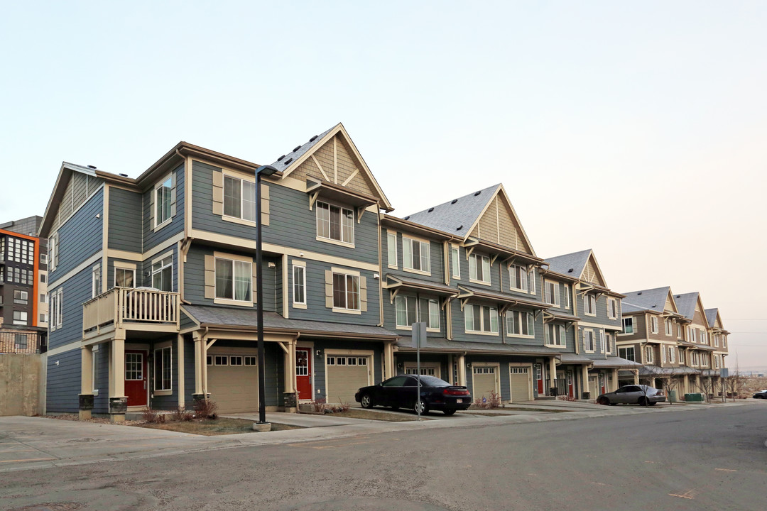 73 Kinlea Way NW in Calgary, AB - Building Photo