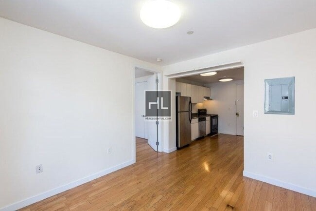 924 Metropolitan Ave
