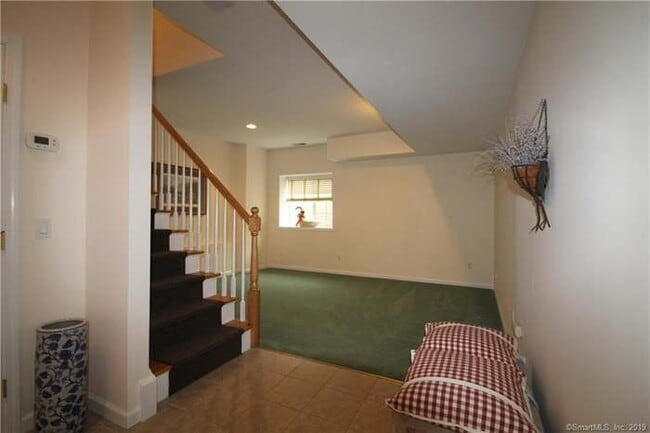 49 Woodcrest Ln in Danbury, CT - Building Photo - Building Photo