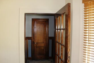 923 W 10th St, Unit 1st floor in Erie, PA - Building Photo - Building Photo