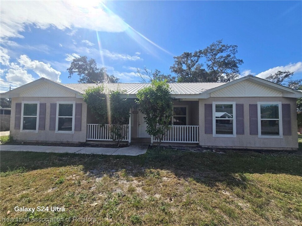 1425 Fernvale Ave in Sebring, FL - Building Photo