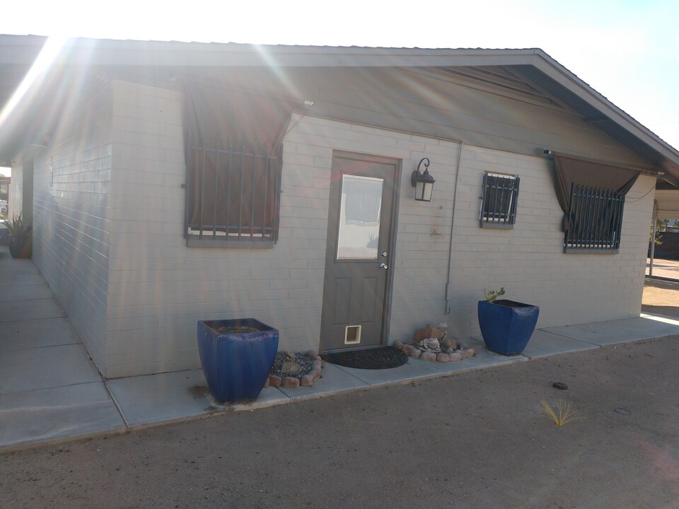 1408 W Becker Ln in Phoenix, AZ - Building Photo