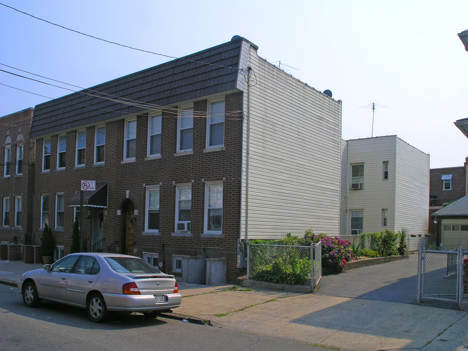 1827 Radcliff Ave in Bronx, NY - Foto de edificio