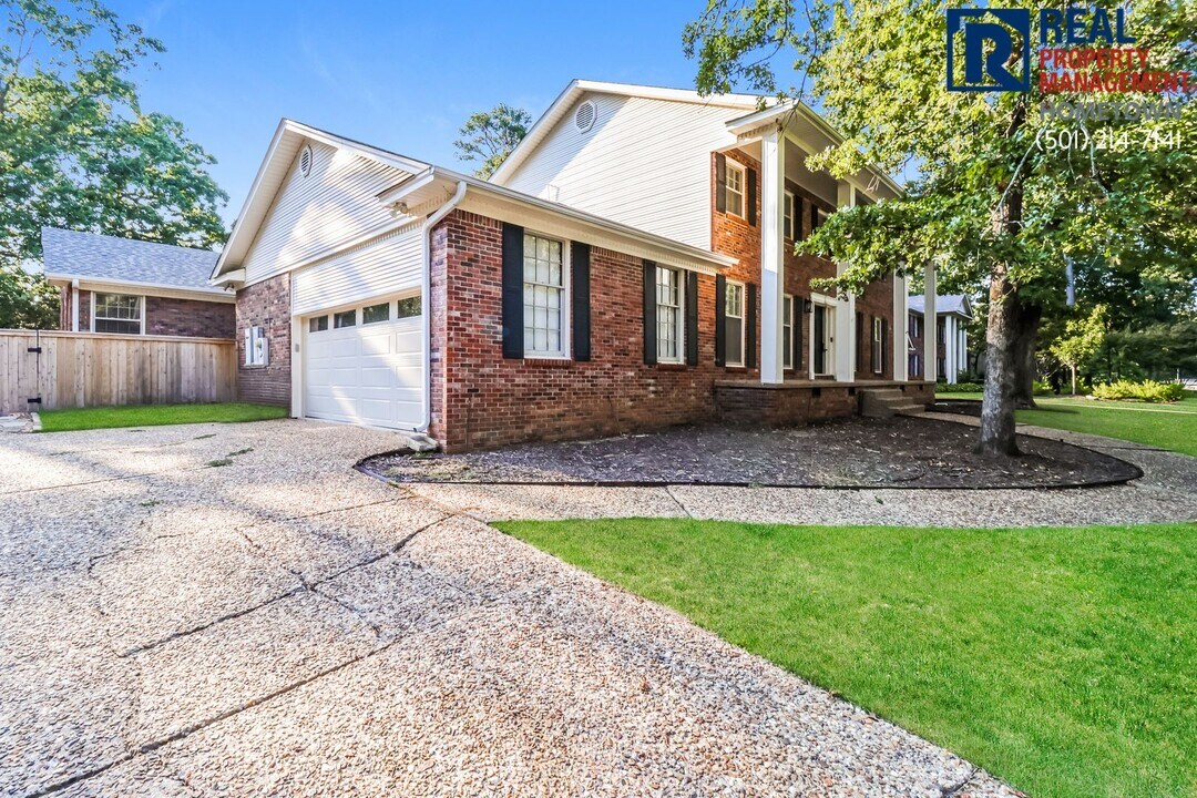130 Valley Club Cir in Little Rock, AR - Building Photo