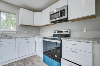 19 Ranch House Loop in Angleton, TX - Building Photo - Building Photo