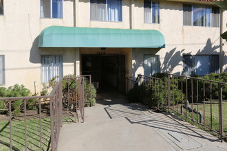 Iris Arms Apartments in Imperial Beach, CA - Building Photo - Building Photo