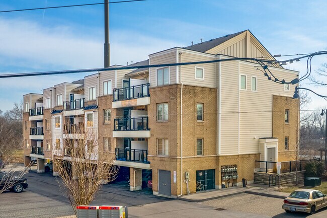 6051-6063 Kingston Rd in Toronto, ON - Building Photo - Building Photo
