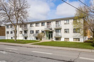 2416 De La Côte-Vertu Boul in Montréal, QC - Building Photo