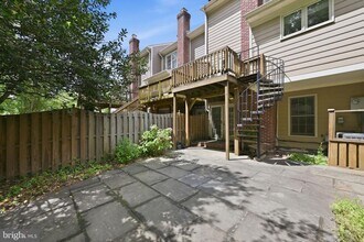 2009 Gervais Dr in Falls Church, VA - Building Photo - Building Photo