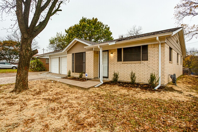 2705 Plaza St in Arlington, TX - Building Photo - Building Photo