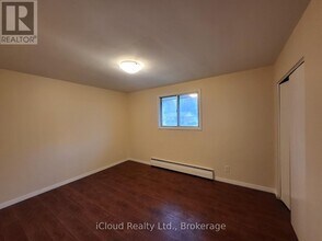 536 Glen Forrest Blvd in Waterloo, ON - Building Photo - Building Photo