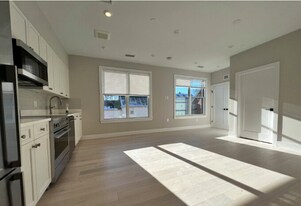 190 Green St, Unit 202 in Boston, MA - Building Photo