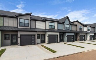 303 Jonathan Wade Cir in Clarksville, TN - Building Photo