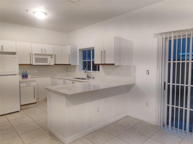 3928 SW 52nd Ave in Pembroke Park, FL - Building Photo - Building Photo