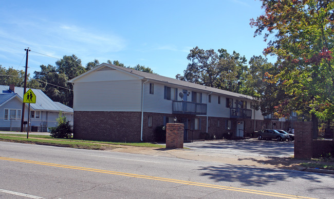 San Souci Apartments in Greenville, SC - Foto de edificio - Building Photo