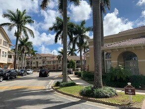 8826 W Flagler St in Miami, FL - Foto de edificio - Building Photo