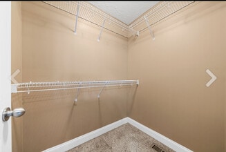 546 Falkland Cir in Clarksville, TN - Building Photo - Building Photo