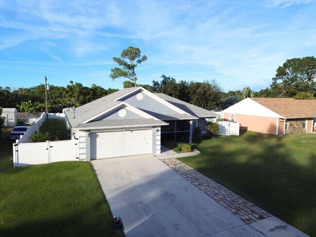 517 NW Sherbrooke Ave in Port St. Lucie, FL - Building Photo - Building Photo