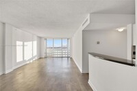 1500 Bay Rd, Unit N-1227 in Miami Beach, FL - Building Photo - Building Photo