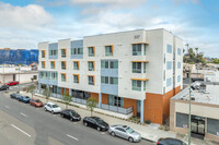 Valley Senior Village in Escondido, CA - Foto de edificio - Building Photo