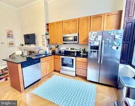 2126 Spruce St in Philadelphia, PA - Building Photo