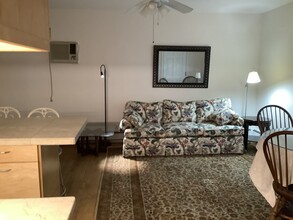 45 Colony Ct in Stamford, CT - Foto de edificio - Building Photo