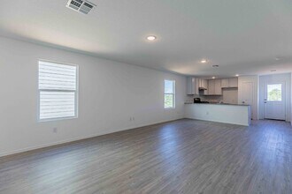 9143 Coronal Rings in San Antonio, TX - Building Photo - Building Photo