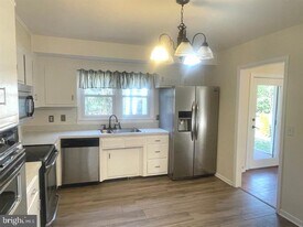 13008 Woodburn Dr in Hagerstown, MD - Building Photo