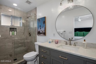 4526 E Paradise Ln in Phoenix, AZ - Building Photo - Building Photo
