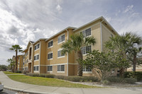 Carolina Club in Daytona Beach, FL - Foto de edificio - Building Photo