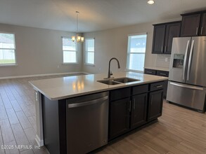 7713 Island Fox Rd in Jacksonville, FL - Building Photo - Building Photo