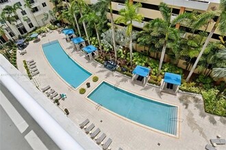 2775 NE 187th St, Unit 325 in Miami, FL - Building Photo - Building Photo