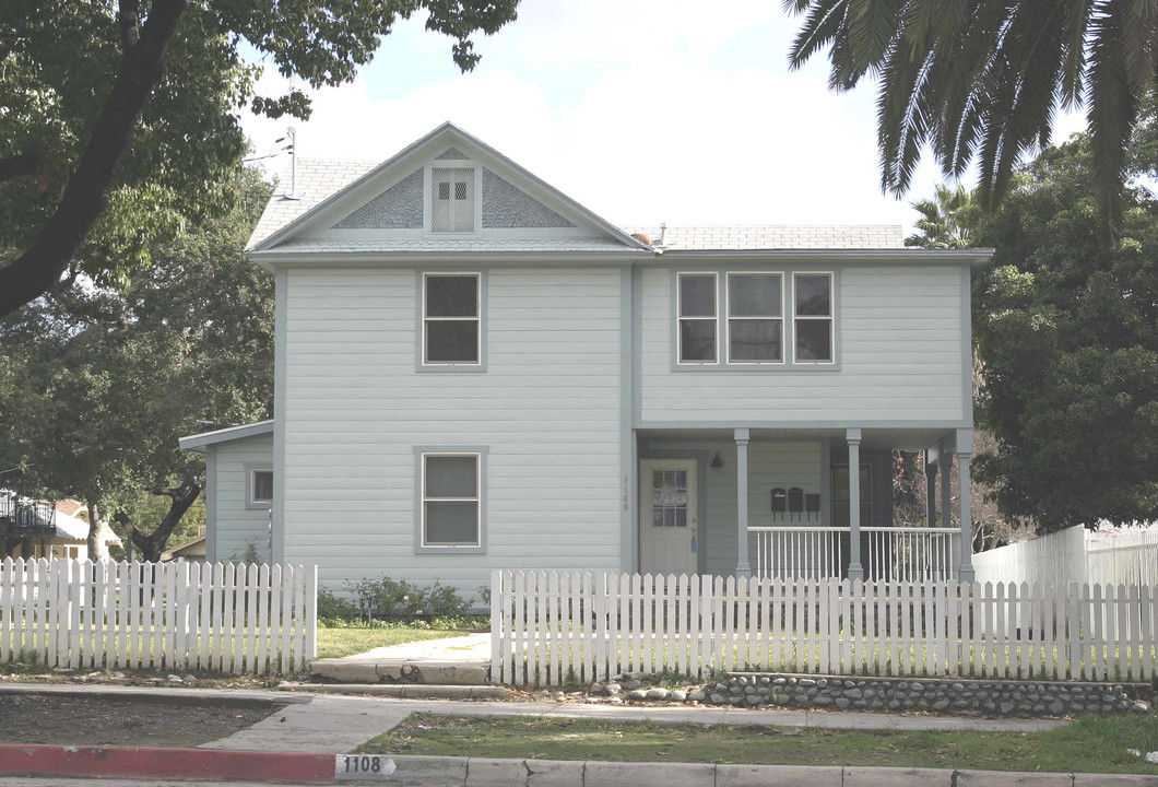 1108 N Raymond Ave in Pasadena, CA - Building Photo