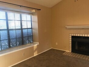 4901 E Kelton Ln, Unit 1050 in Scottsdale, AZ - Building Photo - Building Photo