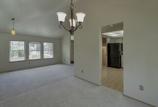 10910 SE 220th Pl in Kent, WA - Building Photo - Building Photo