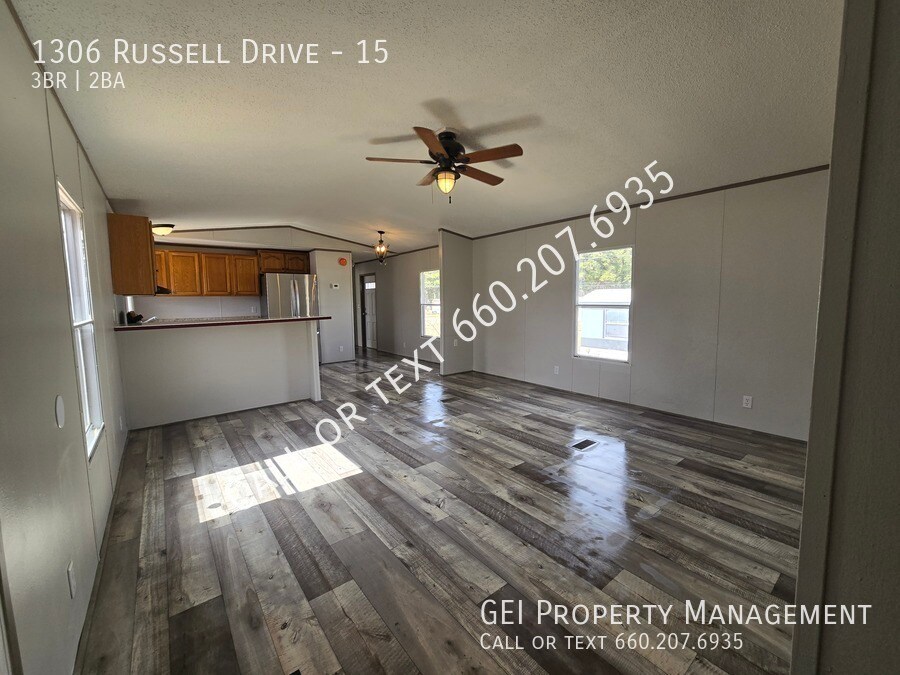 1306 Russell Dr in Weaver, AL - Foto de edificio
