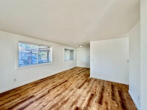 Turk Investments LLC 4325 in Vancouver, WA - Building Photo - Interior Photo