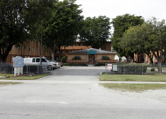 Campbell Arms Apartments in Homestead, FL - Building Photo - Building Photo